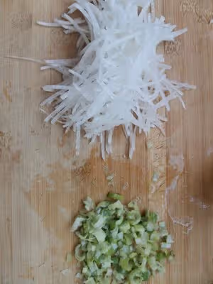 加點鹽就能完成的美味（蘿蔔絲湯）
