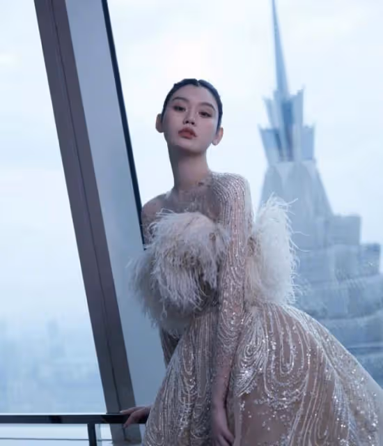 港媒曝梁安琪有意讓兒媳接手何家事務，帶奚夢瑤現身酒店學習管理