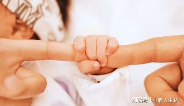 盧靖姍產後三個月秀零贅肉身材，拋出觀點：愛孩子不能勝過愛自己