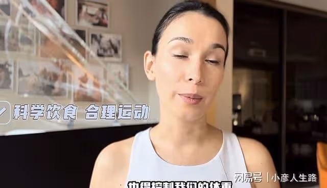 盧靖姍產後三個月秀零贅肉身材，拋出觀點：愛孩子不能勝過愛自己