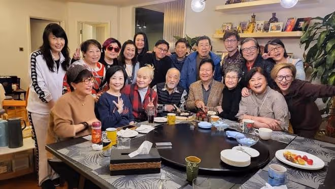 TVB藝人盧海鵬慶81歲生日，頭髮花白身形憔悴，狀態不如90歲胡楓