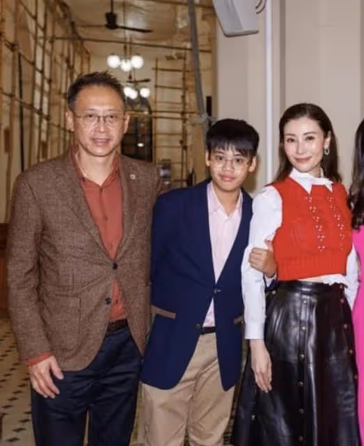 李嘉欣與富商老公秀恩愛，曝11歲兒子接管家族企業，與眾名媛聚會