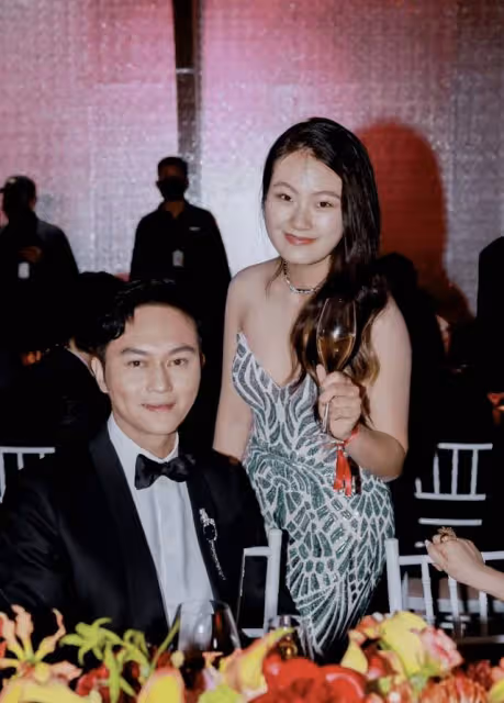 李嘉欣與富商老公秀恩愛，曝11歲兒子接管家族企業，與眾名媛聚會
