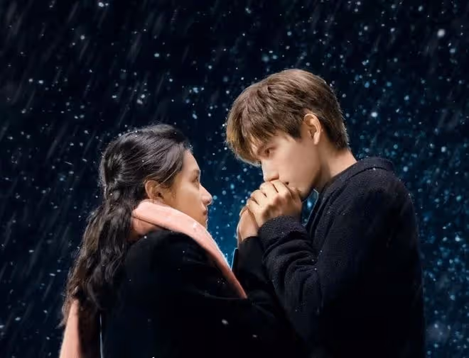 娛記曝當紅男星做小三，和已婚化妝師被抓包，其母給200萬封口費