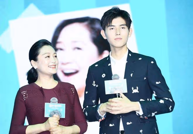 娛記曝當紅男星做小三，和已婚化妝師被抓包，其母給200萬封口費