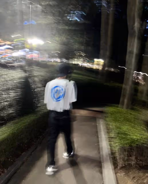出道一年不知避嫌反而處處炫耀戀愛證據，戀情曝光後公司默認