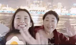陳赫倒地被女兒當馬騎，自侃家庭地位低，6歲安安繼承媽媽好身材