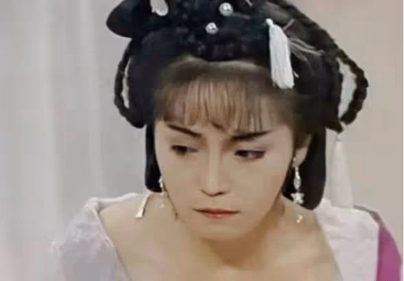 她原本天生麗質！卻為周星馳扮醜走紅　痛失男友後「曾發誓終身不嫁」如今身價數億成富婆