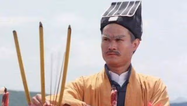 她原本天生麗質！卻為周星馳扮醜走紅　痛失男友後「曾發誓終身不嫁」如今身價數億成富婆