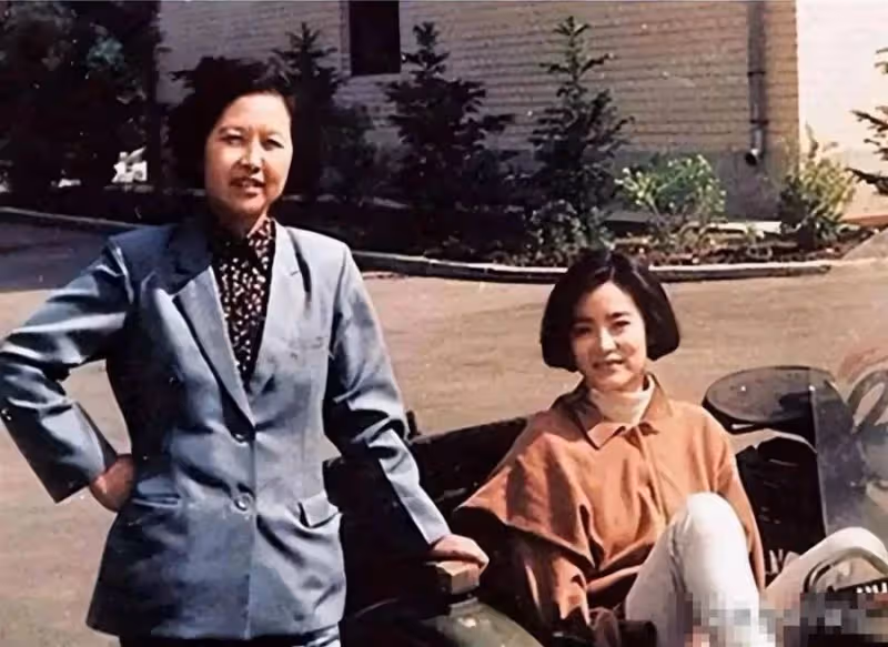 不以明星女兒為傲！林青霞母親「與大女兒失散40年」晚年與丈夫「獨居」71歲從12樓一躍而下