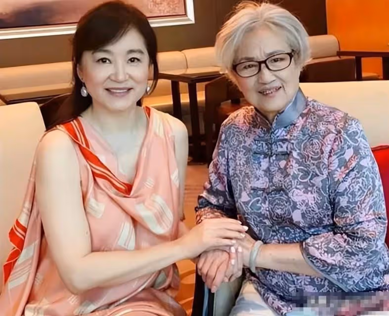 不以明星女兒為傲！林青霞母親「與大女兒失散40年」晚年與丈夫「獨居」71歲從12樓一躍而下