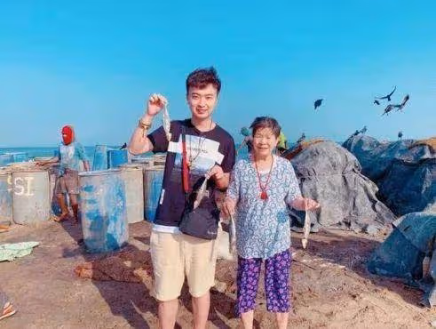 孝孫帶90歲阿嬤環球旅行，10年走遍200多座城市「我走到哪裡都帶上她」網贊：陪伴是最好的孝心