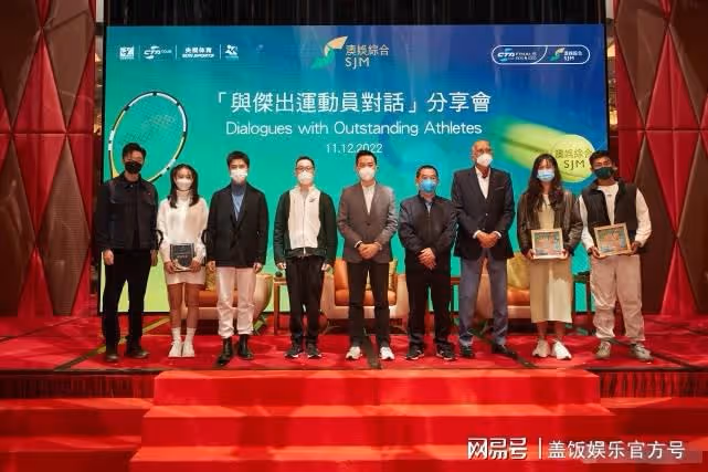 14歲森碟與賭王四太合影，身高直逼爸爸田亮，腿上傷痕引關注