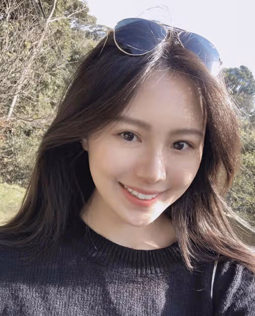 阿嬌前夫賴弘國首曬全家福，為兒子彈吉他，妻子穿背心罕見出鏡