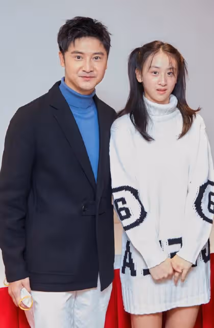 田亮父女現身澳門，與賭王四太梁安琪合影，參加活動受到各方歡迎