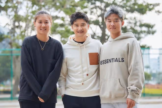 田亮父女現身澳門，與賭王四太梁安琪合影，參加活動受到各方歡迎