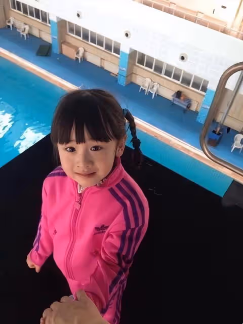 田亮父女現身澳門，與賭王四太梁安琪合影，參加活動受到各方歡迎