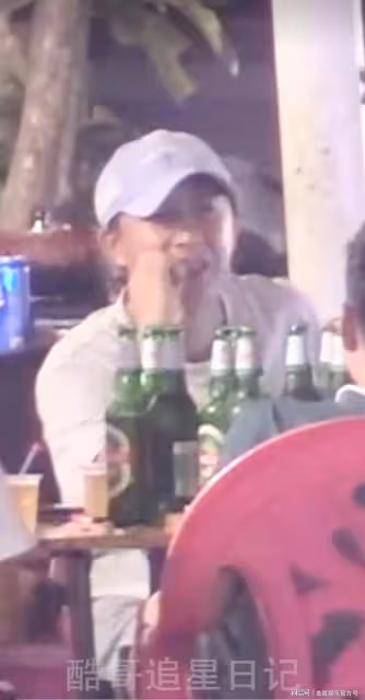 男星韓庚與友人街頭聚餐,升級奶爸後發福明顯,被指撞臉黃磊