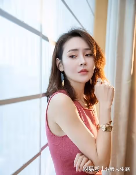 於明加:相親嫁普通丈夫,結婚12年不會做飯,卻被丈夫寵成寶