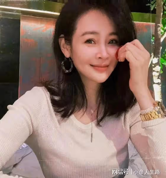 於明加:相親嫁普通丈夫,結婚12年不會做飯,卻被丈夫寵成寶