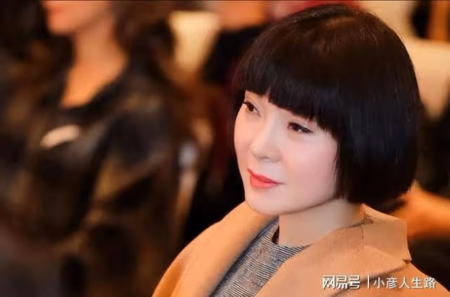 出軌整容醫生,轉移丈夫12億財產,「常回家看看」的陳紅是真狠