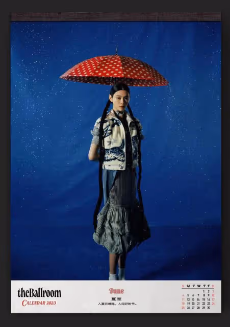 奚夢瑤拍復古大片，化身掛曆女郎，造型用力過猛不如素顏漂亮