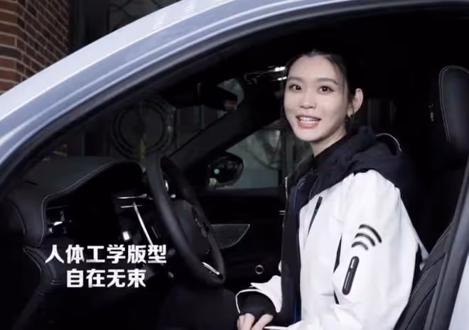 奚夢瑤拍復古大片，化身掛曆女郎，造型用力過猛不如素顏漂亮