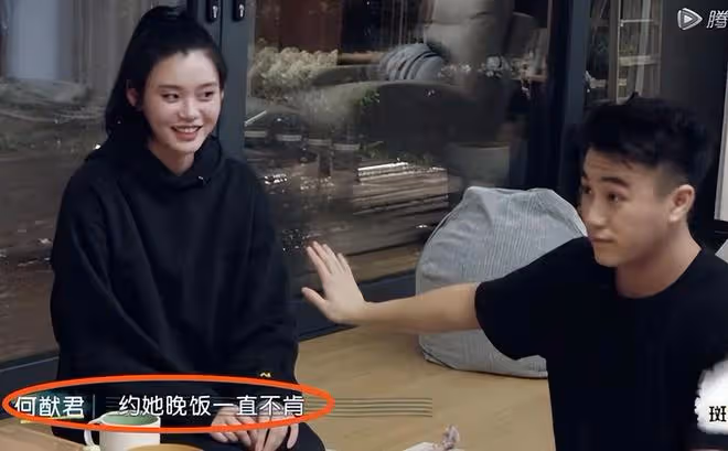 奚夢瑤拍復古大片，化身掛曆女郎，造型用力過猛不如素顏漂亮