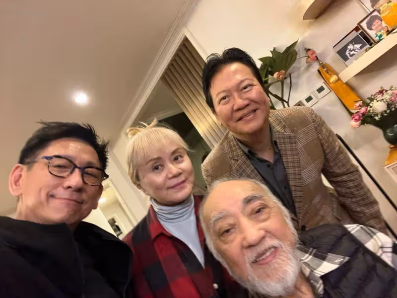 老戲骨盧海鵬迎81歲生日，須髮皆白變化大，眾星齊聚豪宅太熱鬧