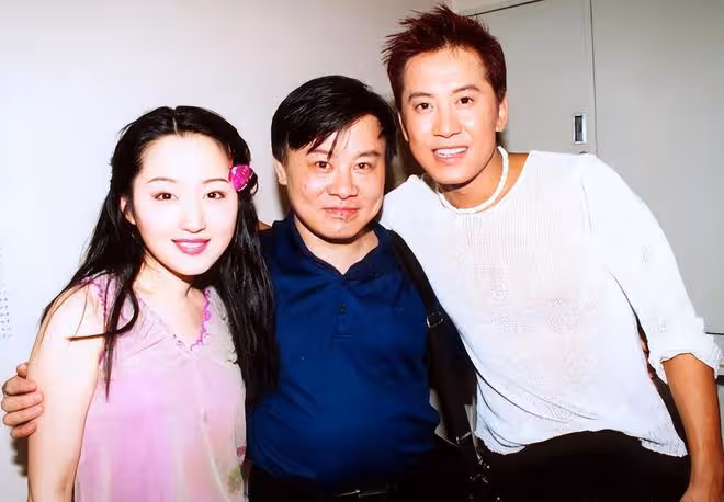 穿著暴露去賣唱，直播間求粉絲打賞，這些過氣歌手怎麼成了這樣？
