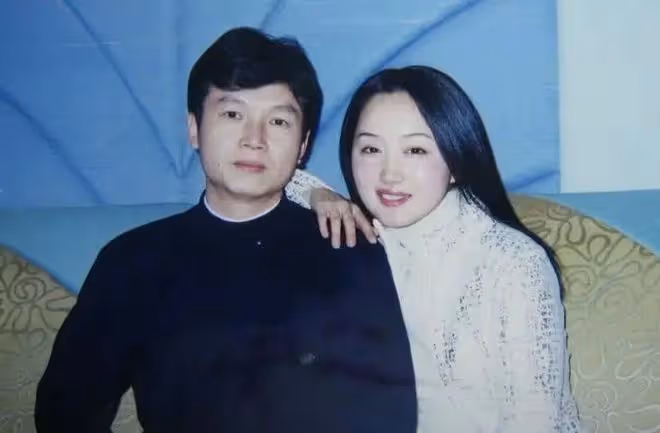 穿著暴露去賣唱，直播間求粉絲打賞，這些過氣歌手怎麼成了這樣？