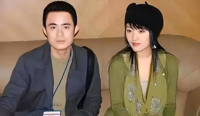 穿著暴露去賣唱，直播間求粉絲打賞，這些過氣歌手怎麼成了這樣？