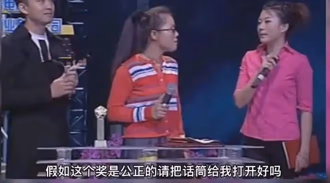 穿著暴露去賣唱，直播間求粉絲打賞，這些過氣歌手怎麼成了這樣？