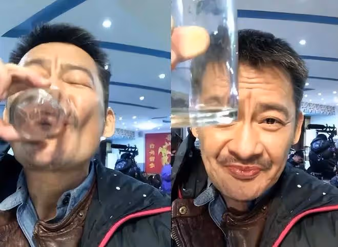 穿著暴露去賣唱，直播間求粉絲打賞，這些過氣歌手怎麼成了這樣？