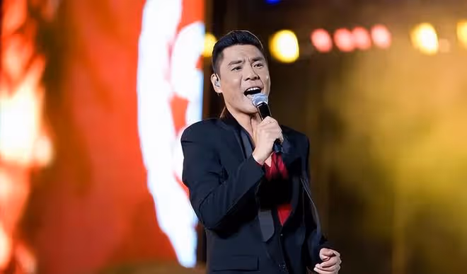 穿著暴露去賣唱，直播間求粉絲打賞，這些過氣歌手怎麼成了這樣？
