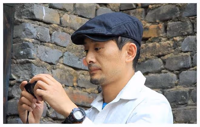 穿著暴露去賣唱，直播間求粉絲打賞，這些過氣歌手怎麼成了這樣？