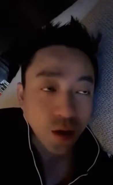 繼張蘭之後汪小菲也確診新冠，深夜開直播分享症狀，眼神迷離憔悴