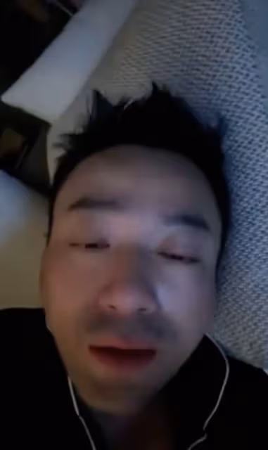 繼張蘭之後汪小菲也確診新冠，深夜開直播分享症狀，眼神迷離憔悴