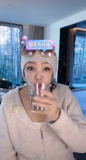 繼張蘭之後汪小菲也確診新冠，深夜開直播分享症狀，眼神迷離憔悴