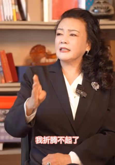 繼張蘭之後汪小菲也確診新冠，深夜開直播分享症狀，眼神迷離憔悴