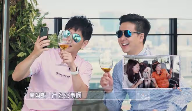 林志穎弟弟林志鑫攜妻赴酒會，當眾向老婆索吻，家庭幸福不輸小志