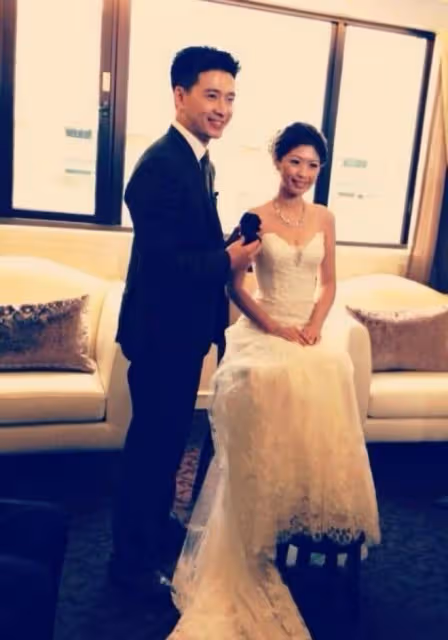 林志穎弟弟林志鑫攜妻赴酒會，當眾向老婆索吻，家庭幸福不輸小志