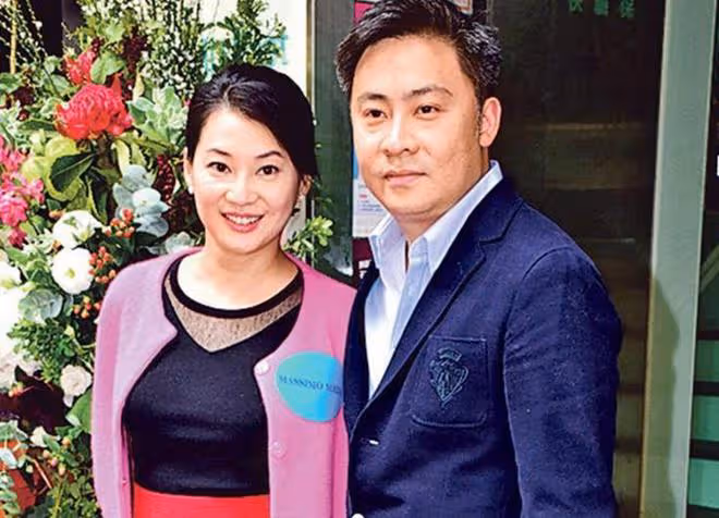 45歲港姐帶倆兒子改嫁豪門，到卡達看世界盃，住6億豪宅太愜意