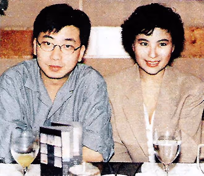 45歲港姐帶倆兒子改嫁豪門，到卡達看世界盃，住6億豪宅太愜意