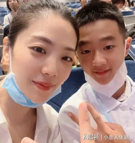 繼張歆藝李艾張藍心後,楊威老婆也感染新冠,高燒39度至今未退燒