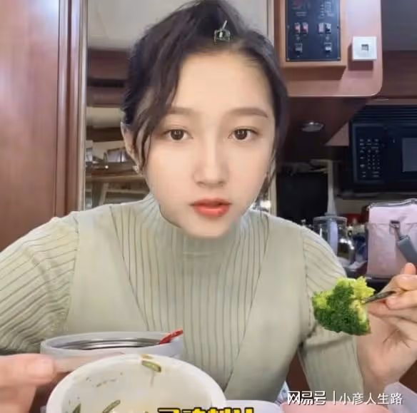 杜海濤瘦脫相，大圓臉變錐子臉，皮膚白嫩，越來越像王櫟鑫