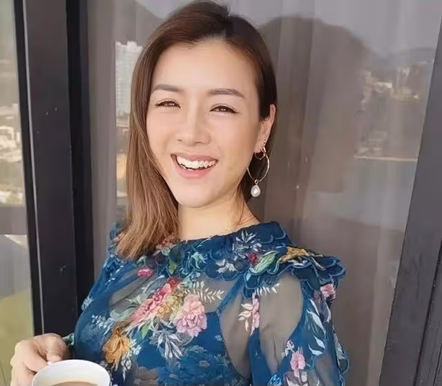 香港知名女星復出之路不順！突然宣布確診聲音嘶啞，新劇暫停拍攝
