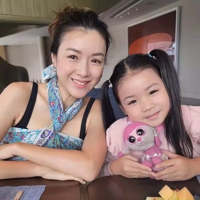 香港知名女星復出之路不順！突然宣布確診聲音嘶啞，新劇暫停拍攝