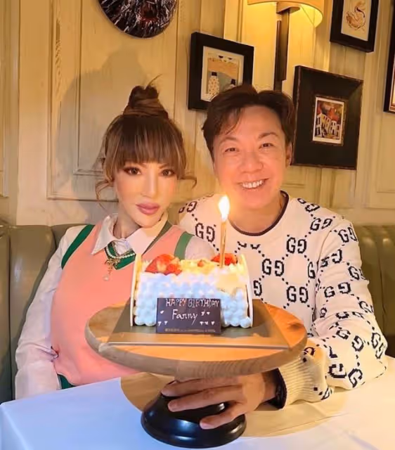 像極洋娃娃！59歲香港知名名媛曬慶生照，齊劉海丸子頭打扮超年輕