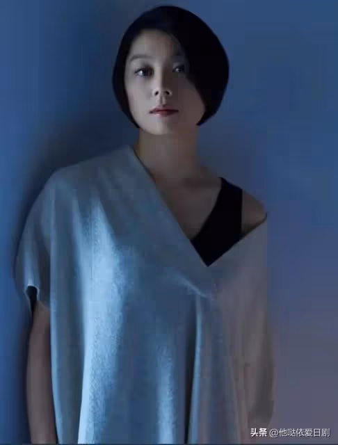 42歲的小池榮子容貌未變，女人的溫柔和堅韌她都有，做人很通透